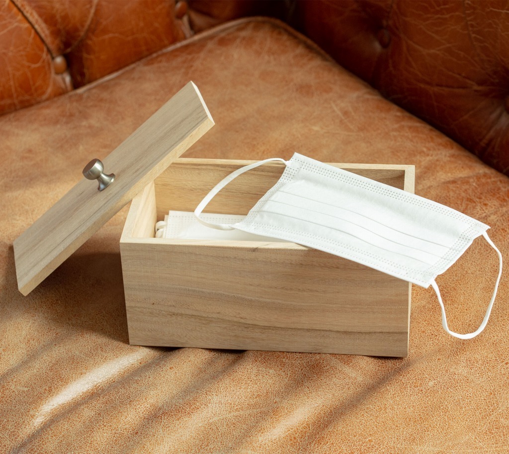 くすのきの香りが移るマスクケース