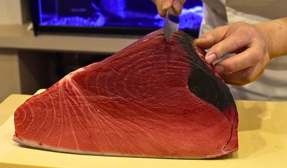 ミシュラン店や一流高級鮨店に並ぶクラスの天然本マグロを、当店のおまかせコースで存分にご堪能いただけます。