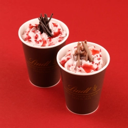 リンツ、バレンタインドリンクは愛らしいピンク色で ストロベリー風味の濃厚ホットチョコレート！ 1月9日から期間限定で登場