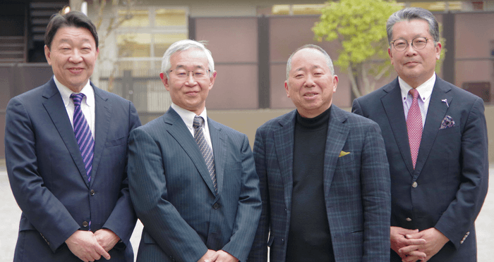 開発主要メンバー/当社の中山と元株式会社ツムラの3名