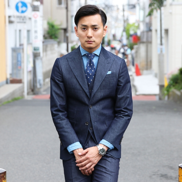 SILK　シルク40％を含む高級感あふれるデニムスーツ。結婚式に