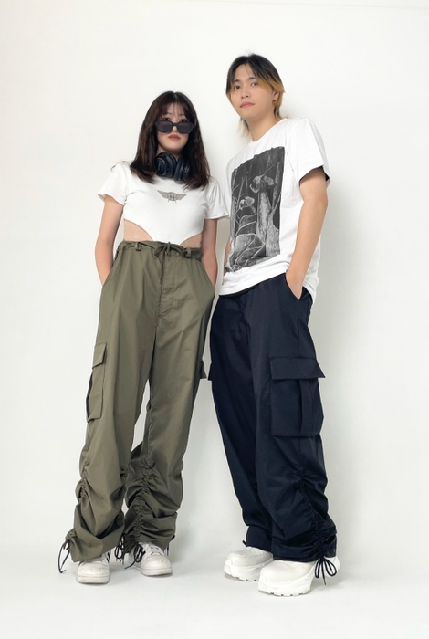 Tシャツ×ロングパンツ