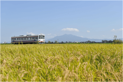 下妻市の田園を走る関東鉄道常総線