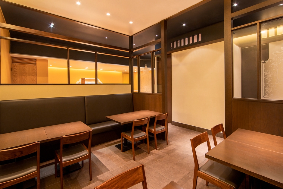 店内テーブル席
