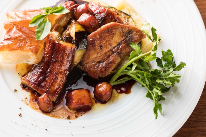 鰻とフォアグラ・茄子・ズッキーニのポアレ・ミルフィーユ 赤ワインソース