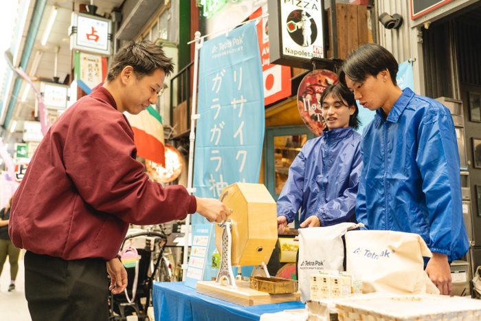 天神橋筋商店街で行われたリサイクル促進イベントの様子