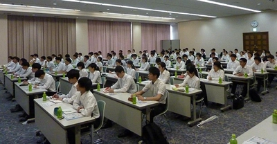 近畿大学&#215;大阪信用金庫　見学会・交流会開催　就活を控える学生が地域金融機関の役割を学ぶ