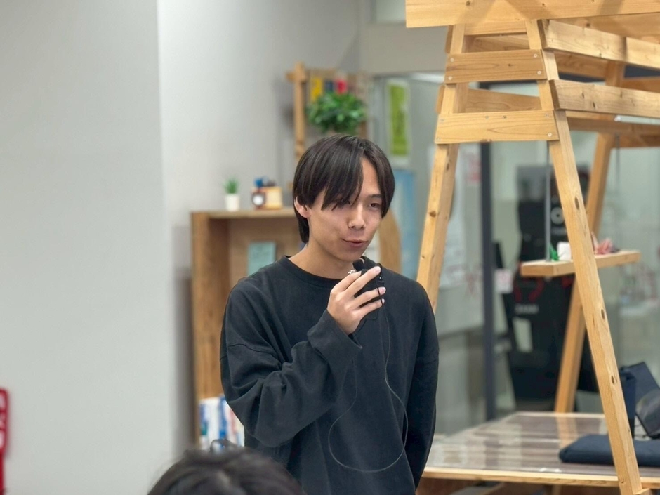 質問をする参加者