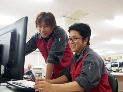 造船の根幹を担う設計。チームでプロジェクトに取り組みます。