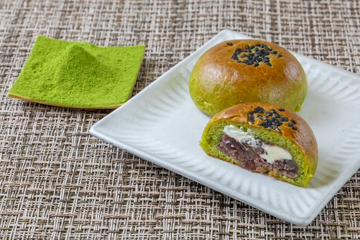 熱海ばたーあんパンまんじゅう抹茶 1個300円、3個990円、6個1,900円