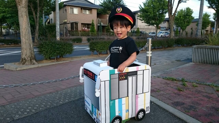 ダンボールカーに乗って遊ぼう!