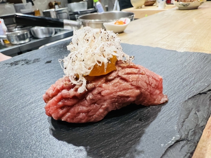 黒毛和牛炙り肉寿司~トリュフ乗せ~