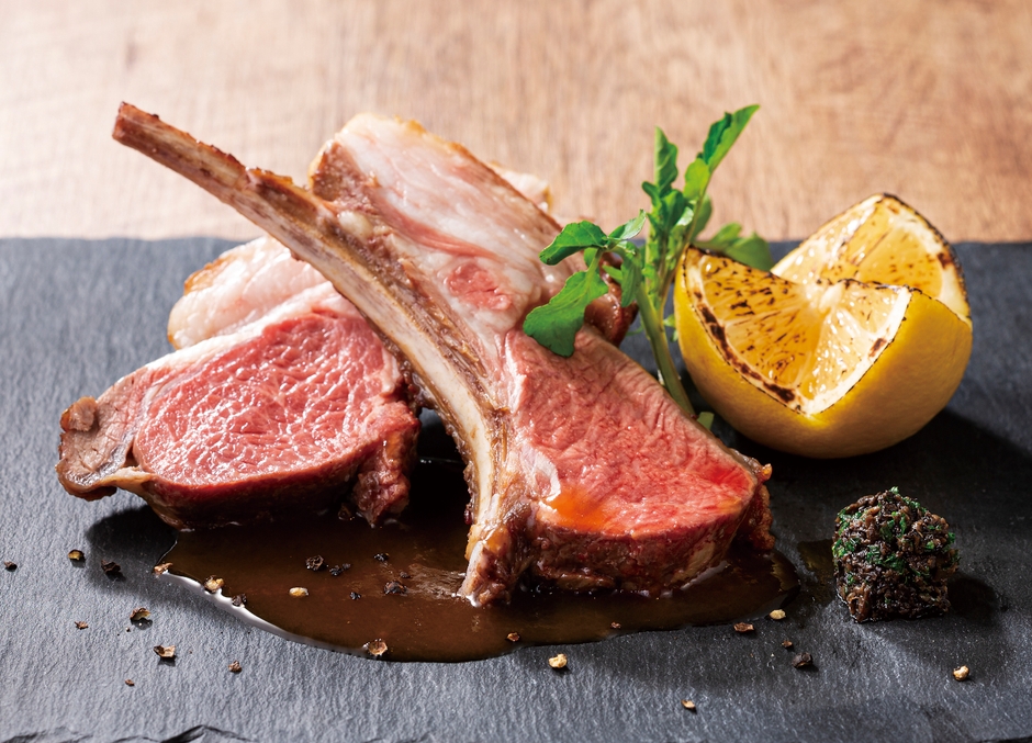 「ニュージーランド産ラムチョップのロースト トリュフ香るグレモラータ」