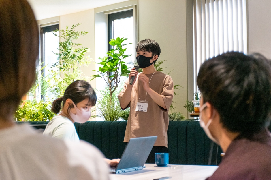 第1回イベント風景 インターン生が司会を務める