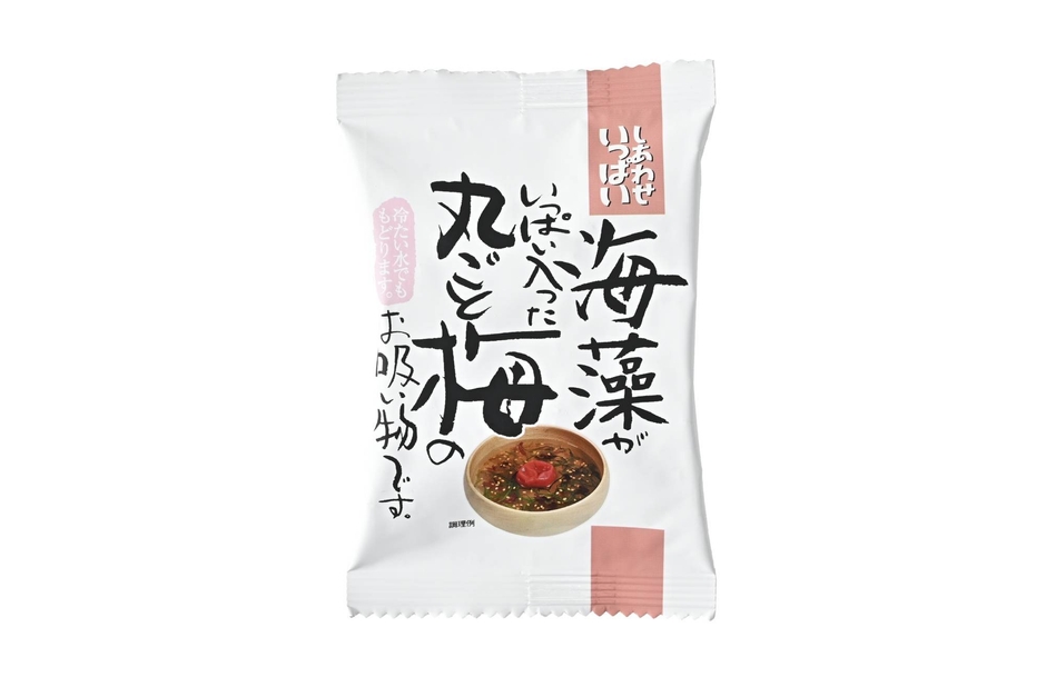 「海藻がいっぱい入った丸ごと梅のお吸い物」