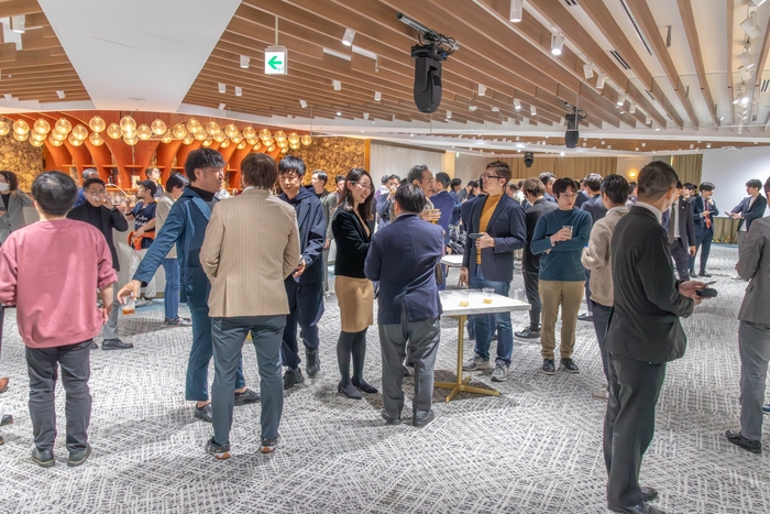 交流会での名刺交換・会話シーン