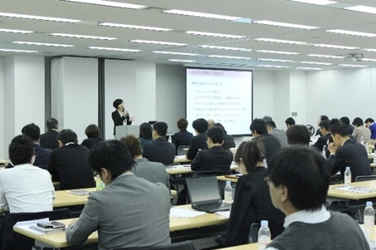 無期転換ルールの対応期限まで、あと半年。 企業向けの無期転換対策セミナーを10月16日に開催！ 