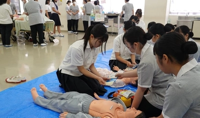 近大附属福岡高校が「第2回オープンスクール」を開催　看護師の仕事体験など多彩な体験型プログラムを実施