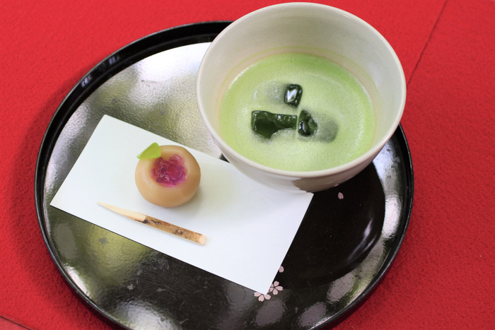 季節の和菓子とお抹茶（850円）