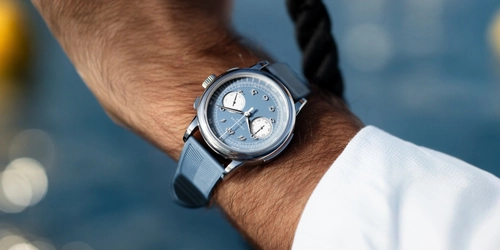 「CORNICHE」 - 新作腕時計 
地中海の夏を映す、爽やかなブルーダイヤル「Heritage Chronograph Visage Limited Edition」発売