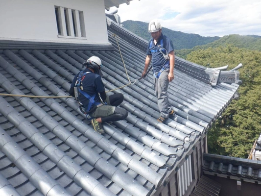 『八月八日 屋根の日』に合わせた瓦屋根工事のプロによるPR活動　 8月17日まで瓦屋根の点検や周辺の清掃活動などを実施