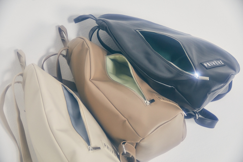 ポケット内もちょっと楽しくなる色使い