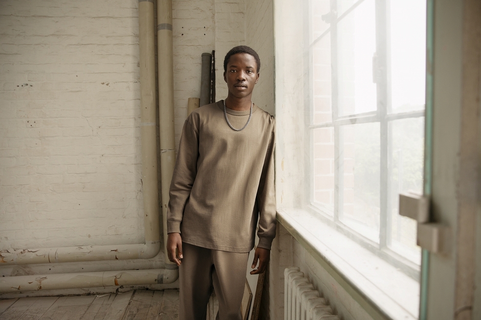 ロングスリーブTシャツ￥1,799スウェットジョガーパンツ￥3,999 