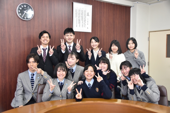 理大生(後列)とIB修了生