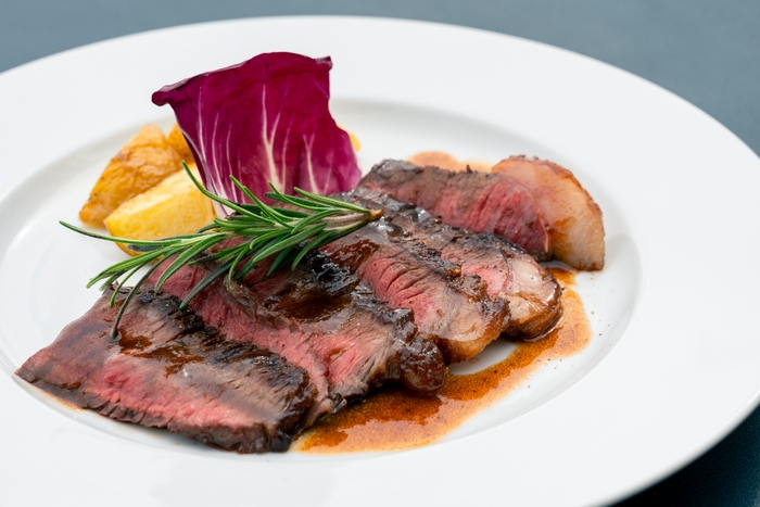 南房総産 里見伏姫牛ウチモモの炭火焼 “タリアータ”