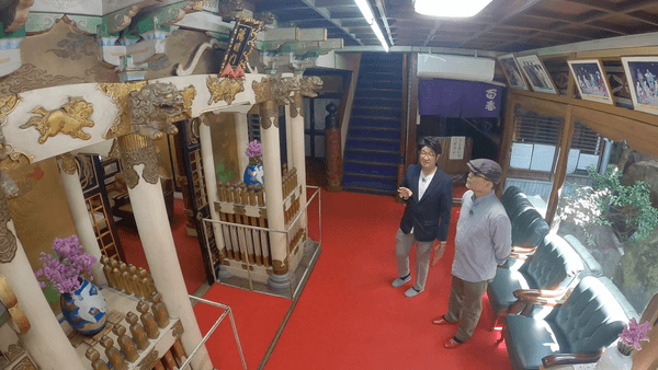 「鯛よし百番」の日光の間に入ります