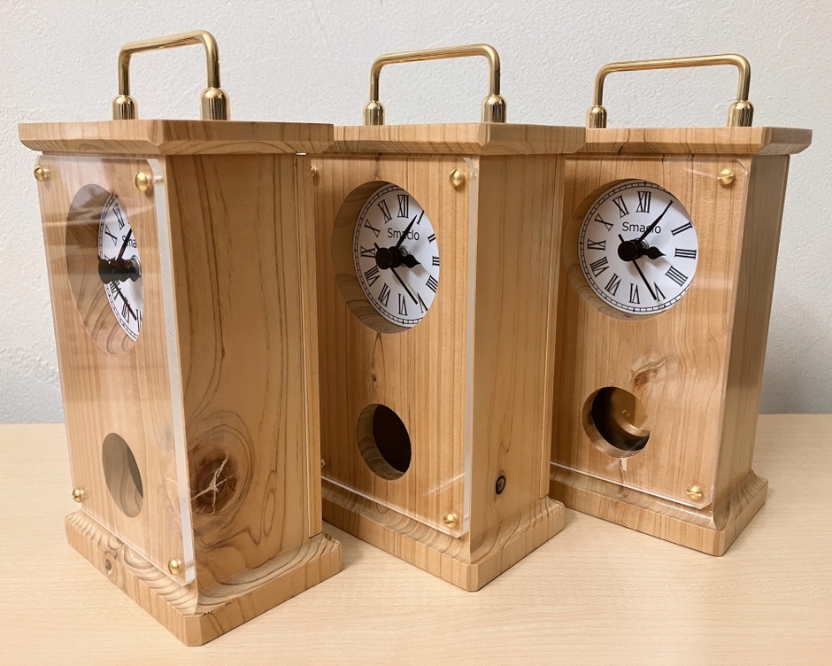 本体は天然素材の為、色の濃淡や木目の出方などは一点一点異なります