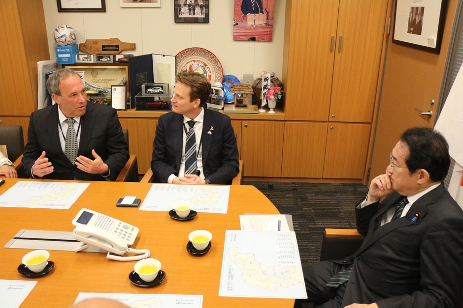 アステラ社 日本・韓国エリアマネージャー ハレヴィ・ユヴァル氏(画面左)