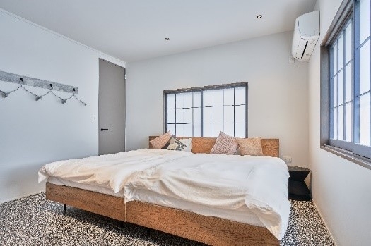 ＜2F セミダブルベッド＞