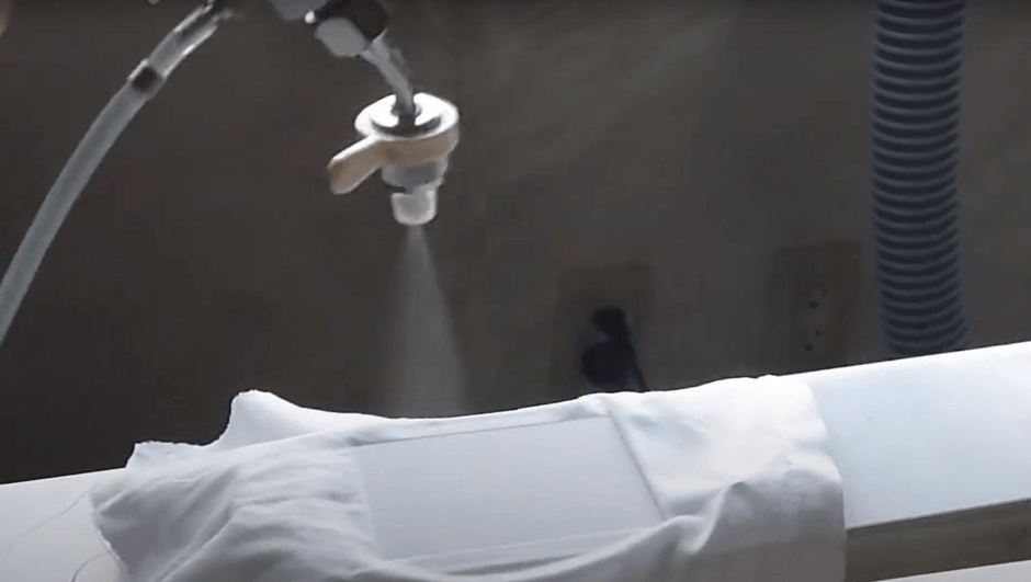 生地のシミ抜きの様子