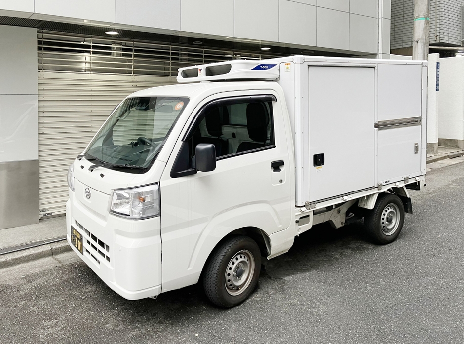 配送には温度管理が可能な小型車両を使用