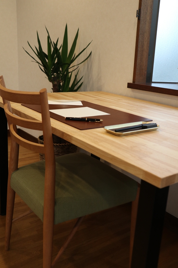 2階:洋室(電源・Wi-Fi完備)