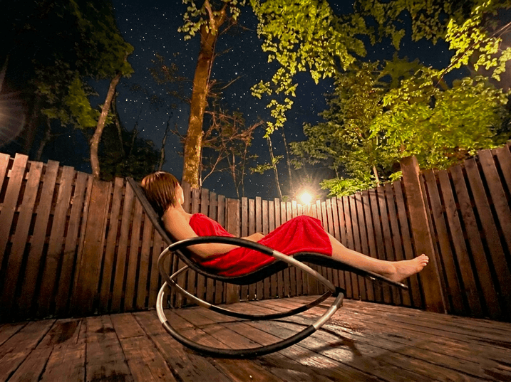 夜の星空を楽しめる