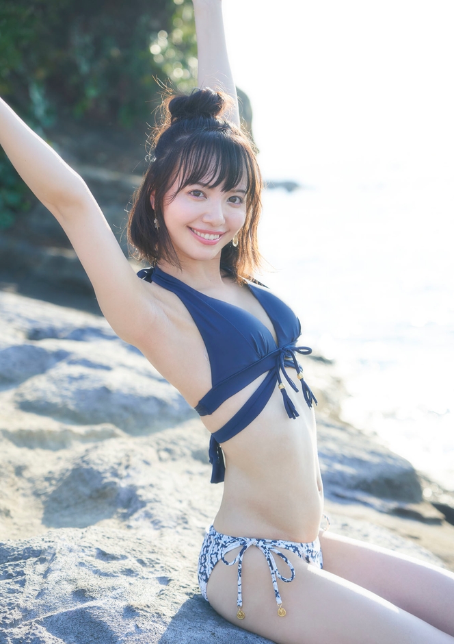 『デジタル原色美女図鑑　山根千佳　天真爛漫』（撮影・高橋慶佑／文藝春秋）本文カット４