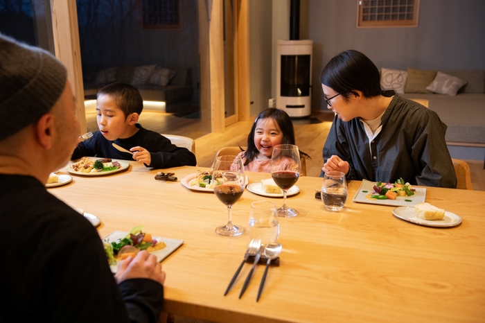 一棟貸しだから小さなお子様連れも安心の食事