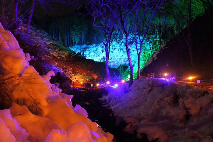 あしがくぼの氷柱(ライトアップイメージ)