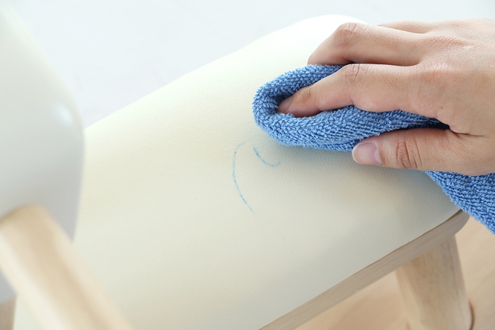 汚れは拭くことができます