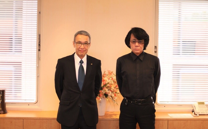 (左)アドバンスクリエイト代表取締役社長 濱田 佳治 (右)AVITA代表取締役CEO 石黒 浩