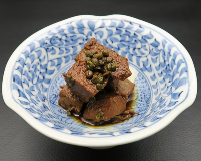 〜脂ののった本まぐろ（クロマグロ）を京都の清酒と小豆島の本醸造醤油、 波照間島の黒砂糖で焚き上げました〜