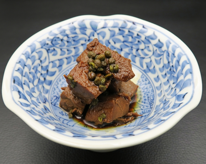 〜脂ののった本まぐろ（クロマグロ）を京都の清酒と小豆島の本醸造醤油、 波照間島の黒砂糖で焚き上げました〜