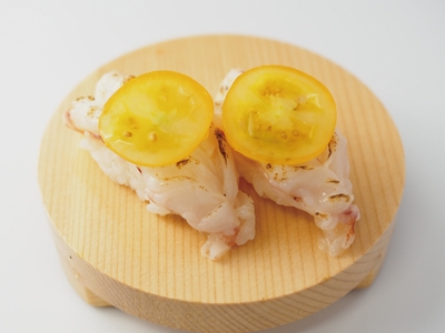 赤えびのフレッシュクリームソース ミニトマトをのせて