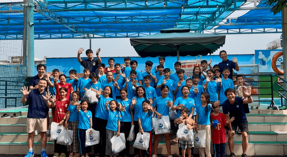 プールイベント後の集合写真