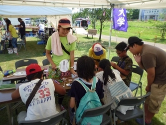 明治大学 震災復興支援センター 福島県新地町「第７回やるしかねぇべ祭り」を支援 ～運営ボランティアとして、40名の学生を派遣～