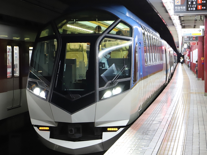 しまかぜ(大阪上本町駅)
