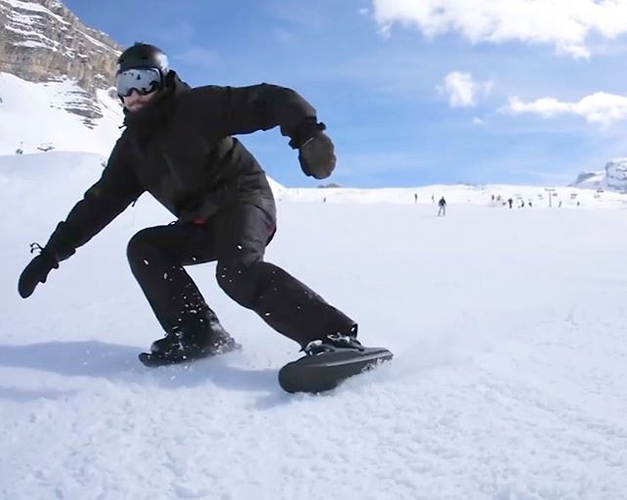 ゲレンデをまるでスケートのように滑る「Snowfeet（スノーフィート）」