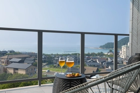 海景と麦香のさりげない贅沢。 海の京都・丹後で、2週間だけの静やかなひととき。｜夕日ヶ浦温泉「佳松苑 別邸ふうか」